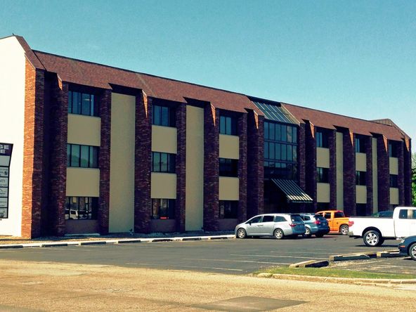 Vantage Centre: 720 Executive Park Dr, Greenwood, IN 46143